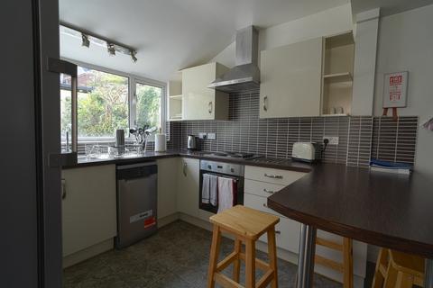 5 bedroom terraced house to rent, Manston Road, Exeter