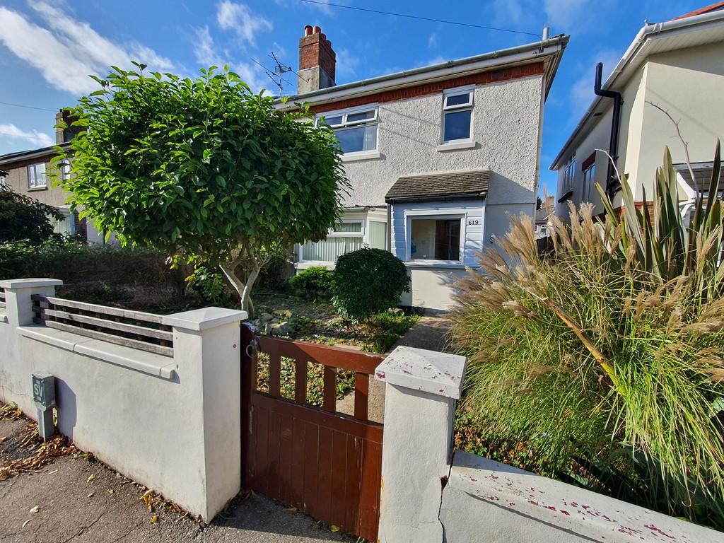 Charminster Road, Bournemouth 3 bed semidetached house £1,300 pcm (£