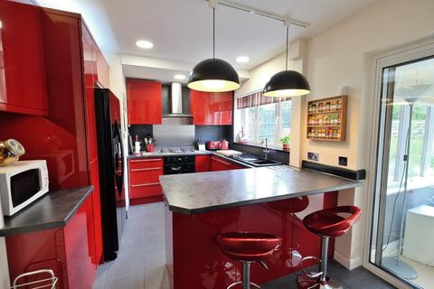 10 Broom Avenue, Orpington, BR5 3BS