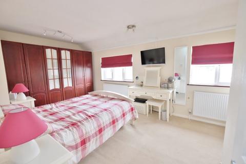 10 Broom Avenue, Orpington, BR5 3BS