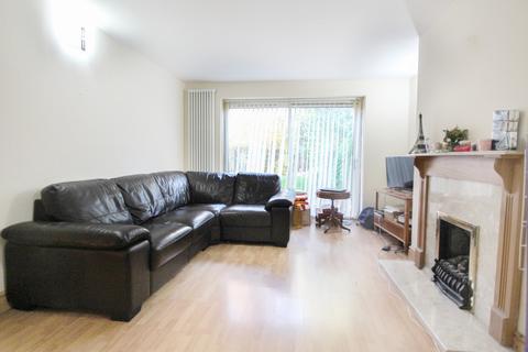 2 bedroom ground floor maisonette to rent, Wokingham, Berkshire