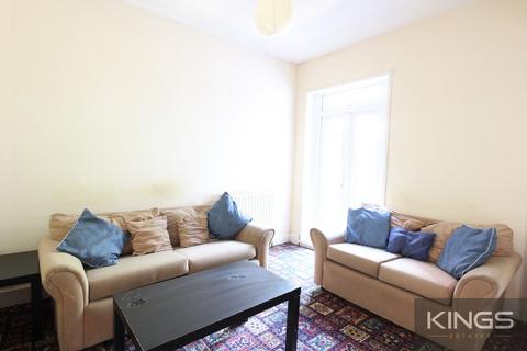 4 bedroom terraced house to rent, Livingstone Road, Southampton