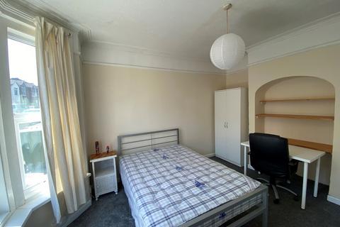 4 bedroom terraced house to rent, Livingstone Road, Southampton