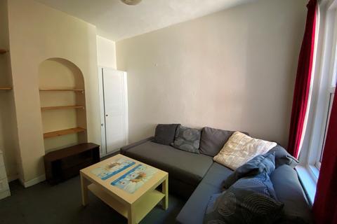 4 bedroom terraced house to rent, Livingstone Road, Southampton