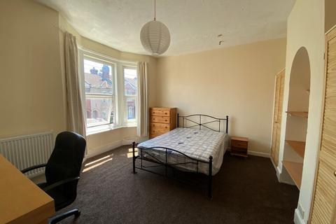 4 bedroom terraced house to rent, Livingstone Road, Southampton