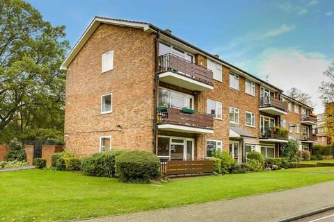 8 Cedar Drive, London, N2 0PS