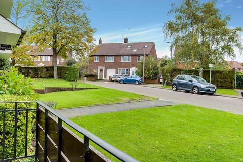 8 Cedar Drive, London, N2 0PS