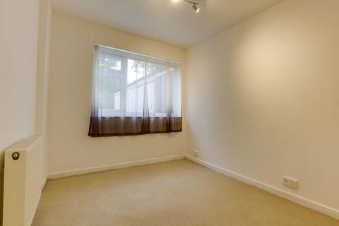 8 Cedar Drive, London, N2 0PS