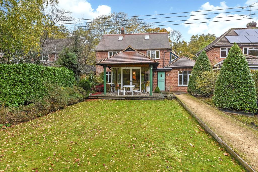 Reading Road, Burghfield Common, Reading, Berkshire, RG7 3 bed detached