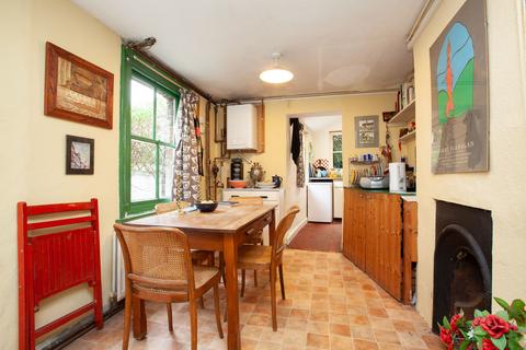 37 Hawksley Road, London, N16 0TL