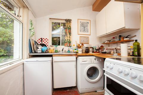 37 Hawksley Road, London, N16 0TL