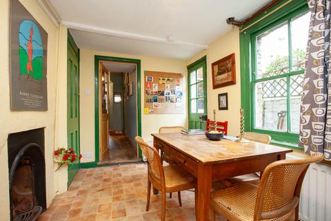 37 Hawksley Road, London, N16 0TL