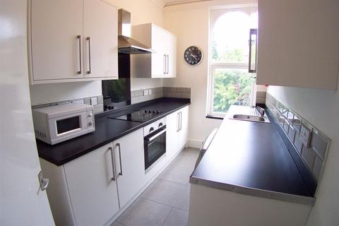3 bedroom duplex to rent, St. Michaels Road, Leeds