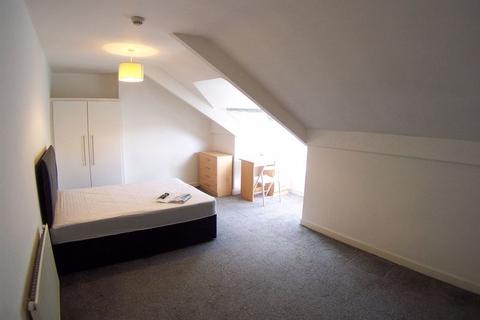 3 bedroom duplex to rent, St. Michaels Road, Leeds