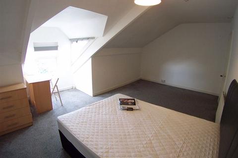3 bedroom duplex to rent, St. Michaels Road, Leeds