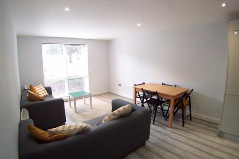 2 bedroom flat to rent, Rampart Road, Leeds