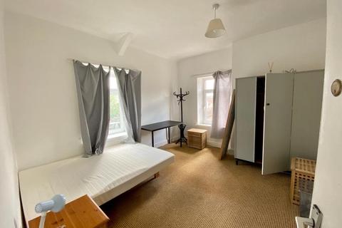 4 bedroom end of terrace house to rent - Old Park Terrace