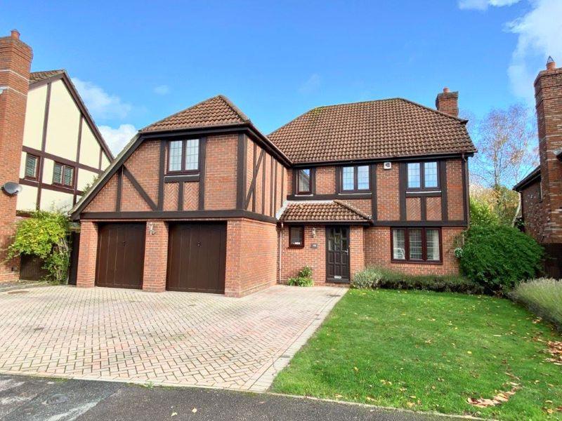 Billington Gardens, Hedge End, Southampton 5 bed detached house £700,000