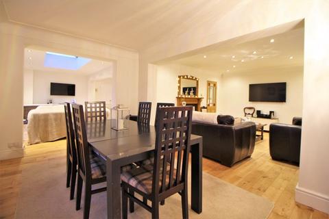 6 Oldfield Way, Wirral, CH60 6RG