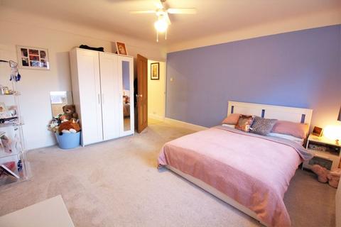 6 Oldfield Way, Wirral, CH60 6RG