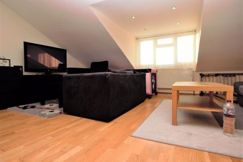 2 bedroom flat to rent, High Road, Arnos Grove N11