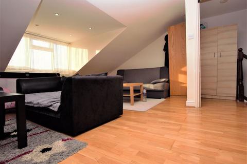2 bedroom flat to rent, High Road, Arnos Grove N11