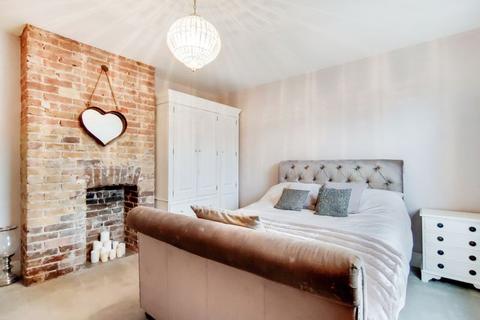 103 Godstone Road, Kenley, CR8 5BD