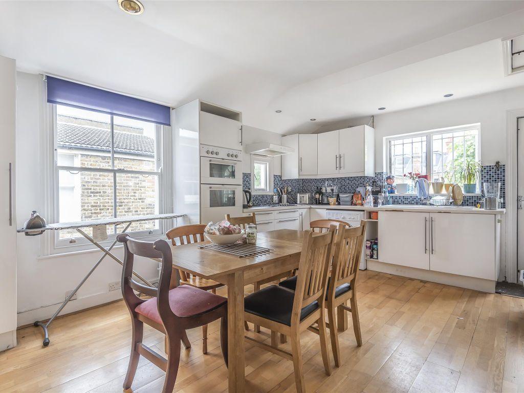 Fieldhouse Road, Balham, SW12 1 bed in a house share £1,900 pcm (£438 pw)