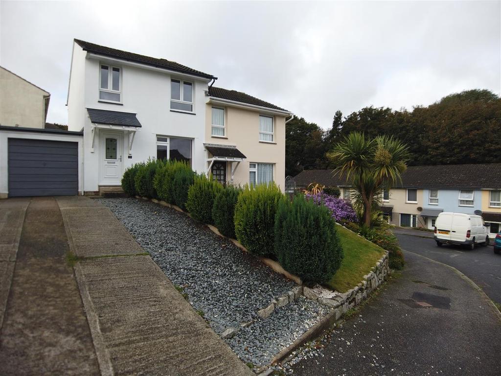 Longfield, Falmouth 3 bed semidetached house £1,000 pcm (£231 pw)