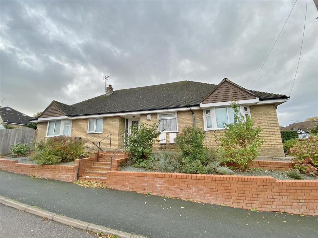 Kimble Crescent, Bushey 4 bed detached bungalow £700,000