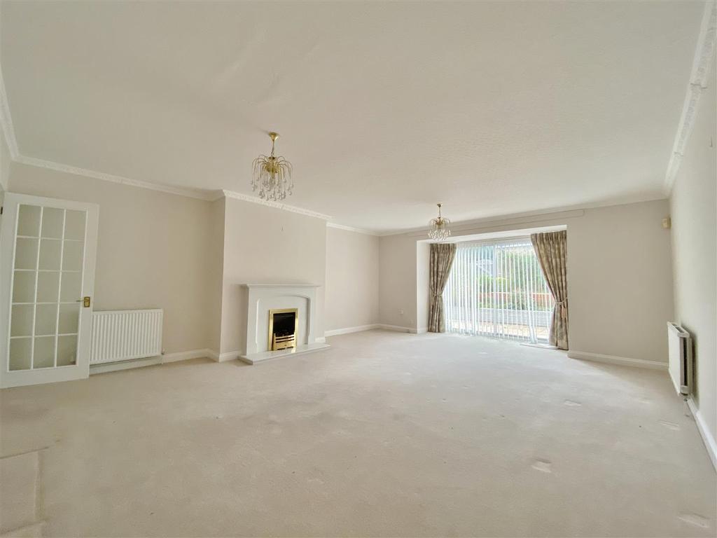 Kimble Crescent, Bushey 4 bed detached bungalow £700,000