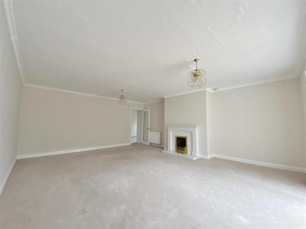 Kimble Crescent, Bushey 4 bed detached bungalow £700,000