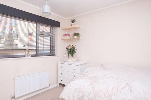 6 Barrow Close, Brighton, BN1 7FL