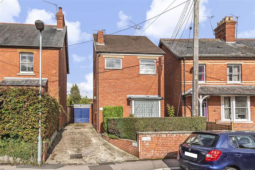 Brickley Lane, Devizes, Wiltshire 2 bed house £190,000