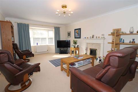 3 Charingworth Drive, Hatton Park, Warwick, CV35 7SY