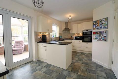 3 Charingworth Drive, Hatton Park, Warwick, CV35 7SY