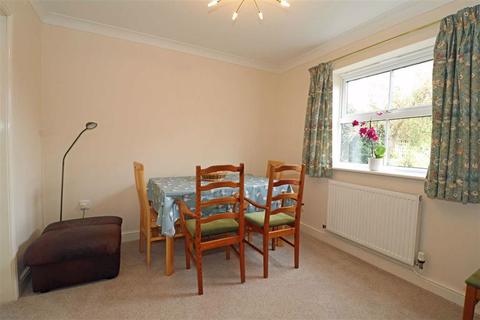 3 Charingworth Drive, Hatton Park, Warwick, CV35 7SY