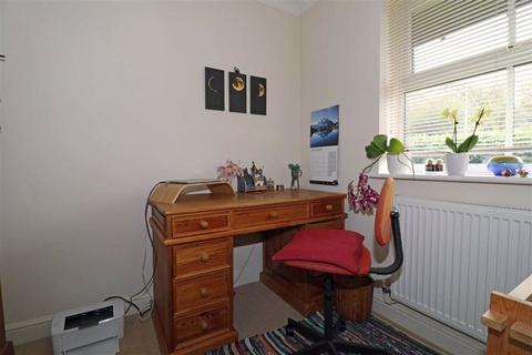 3 Charingworth Drive, Hatton Park, Warwick, CV35 7SY