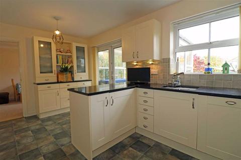 3 Charingworth Drive, Hatton Park, Warwick, CV35 7SY