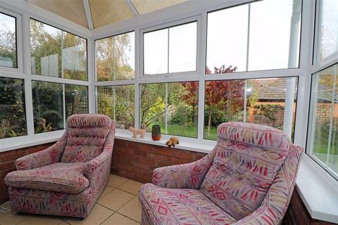 3 Charingworth Drive, Hatton Park, Warwick, CV35 7SY