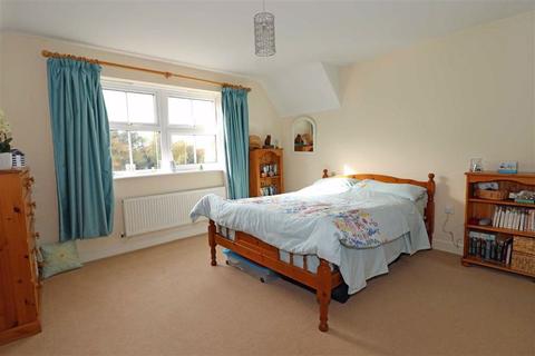 3 Charingworth Drive, Hatton Park, Warwick, CV35 7SY
