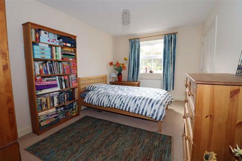 3 Charingworth Drive, Hatton Park, Warwick, CV35 7SY