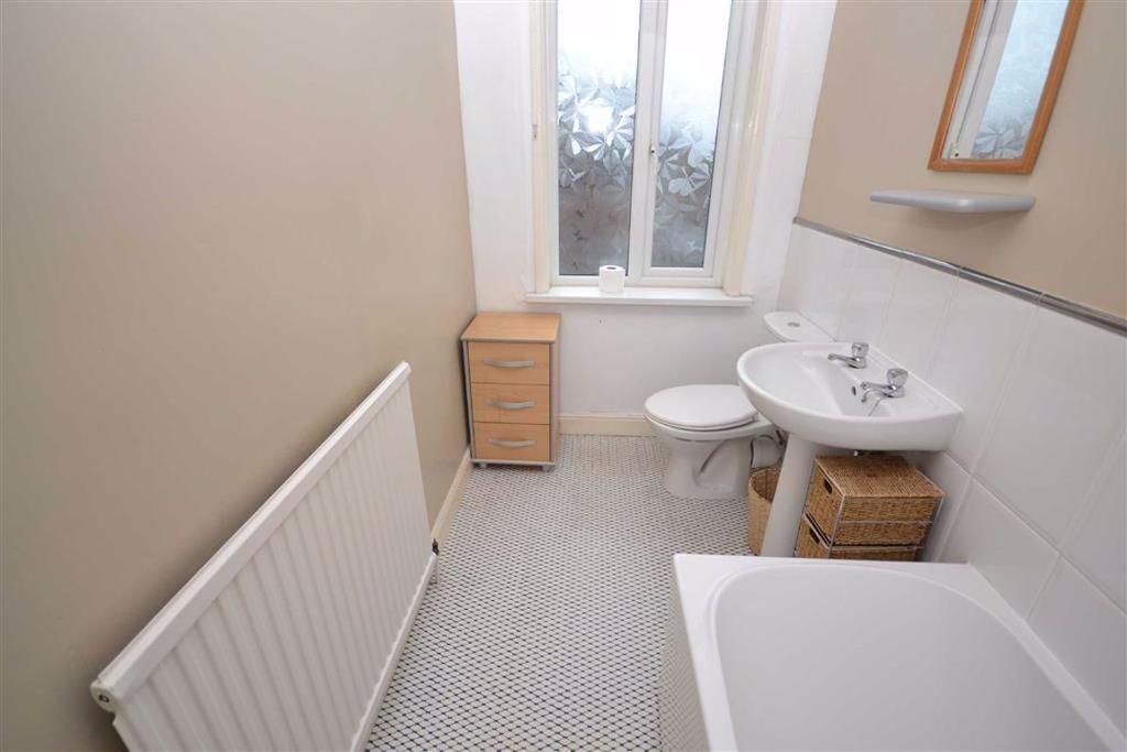 Coupland Road, Garforth, Leeds, LS25 3 bed terraced house £159,500