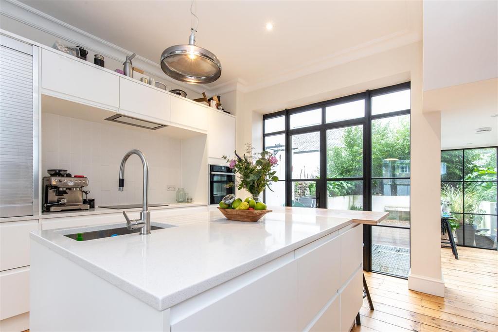 St. Annes Crescent, Lewes 5 bed terraced house £850,000