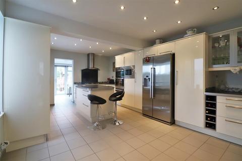 15 Cowper Close, Welling, DA16 2JT