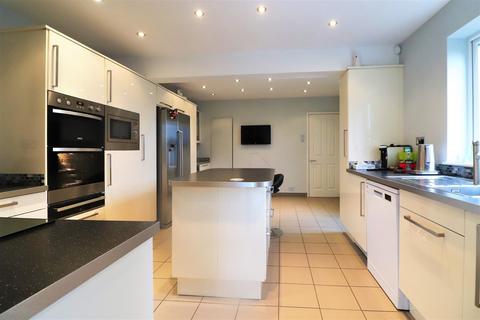 15 Cowper Close, Welling, DA16 2JT