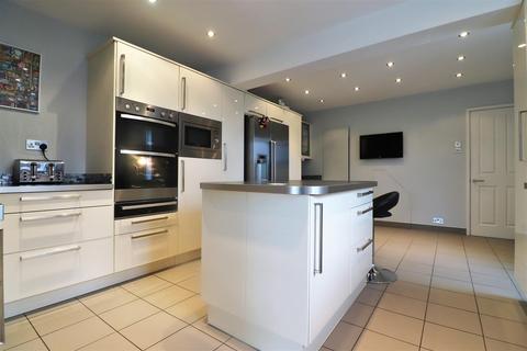 15 Cowper Close, Welling, DA16 2JT
