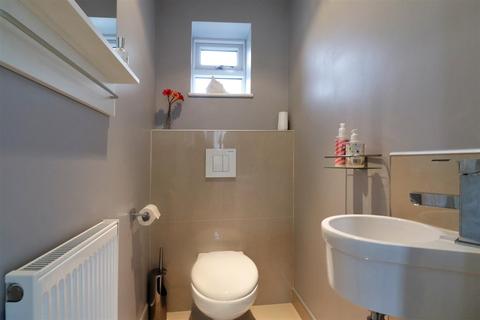 15 Cowper Close, Welling, DA16 2JT
