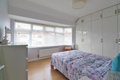 15 Cowper Close, Welling, DA16 2JT