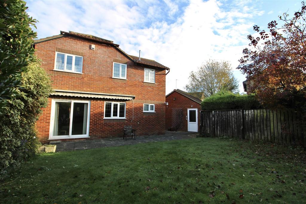 Macon Close, Duston, Northampton 4 bed detached house £325,000